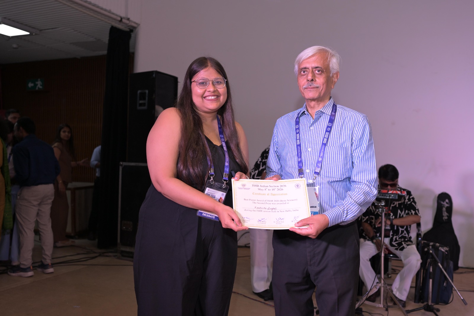 Kraticka receiving the second prize for abstract presentation at ISHR 2026